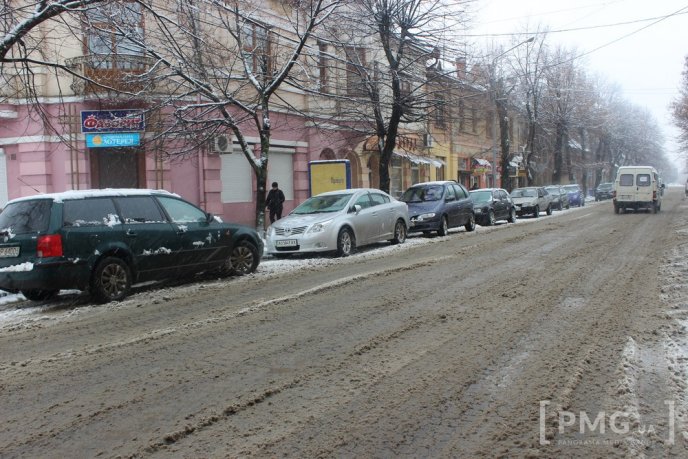 Сніговий сюрприз під кінець зими: "реакція" мукачівських комунальників містян не здивувала – 14 Сніговий сюрприз під кінець зими: "реакція" мукачівських комунальників містян не здивувала – 14