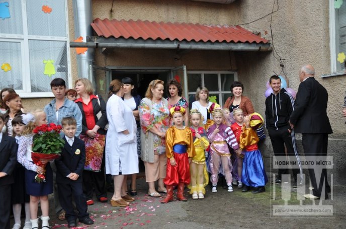 Свято "Останнього дзвоника" зібрало у Мукачівській ЗОШ №7 багато гостей (ФОТОРЕПОРТАЖ) – 17