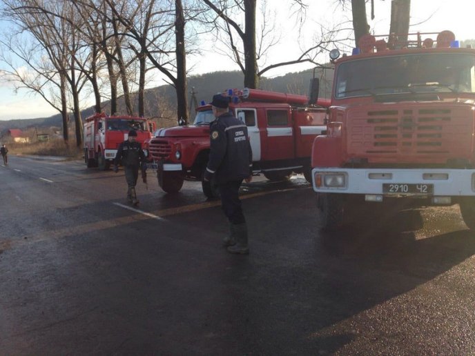 На трасі Київ-Чоп облаштували тимчасову дамбу – 02