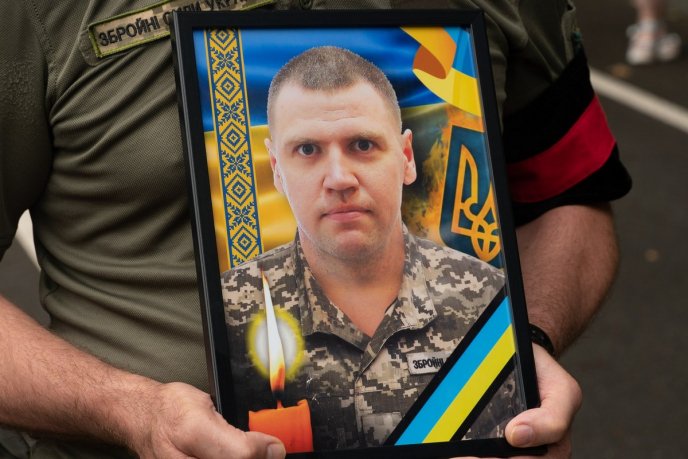 Закарпаття попрощалось із 39-річним військовим – 02