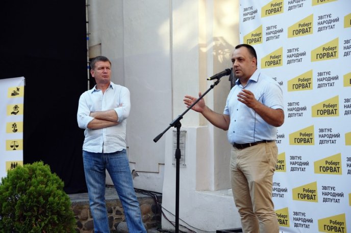 Роберт Горват зустрівся зі своїми прихильниками у замку – 03