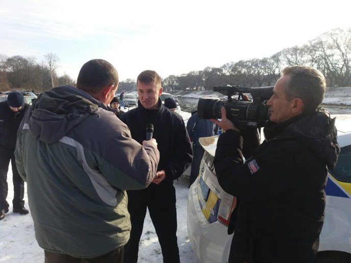 Патрульні поліцейські занурились у холодний Уж – 11