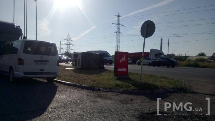 ДТП у Мукачеві: від удару одна автівка перекинулась – 02 ДТП у Мукачеві: від удару одна автівка перекинулась – 02