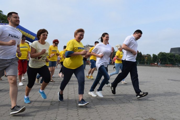 Понад 40 медиків бігали в центрі Ужгорода – 03