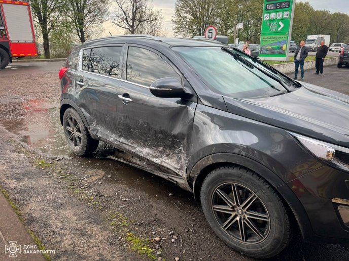 Спочатку аварія, а потім пожежа: рятувальники розповіли про ранковий випадок – 03