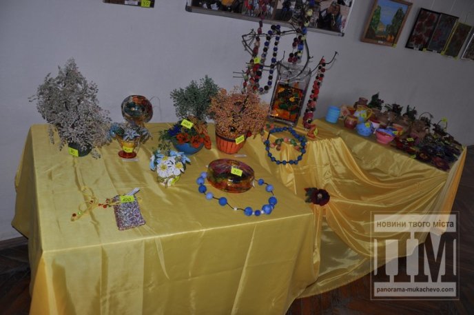 У Мукачеві проходить виставка-продаж творчих робіт людей із особливими потребами (ФОТОРЕПОРТАЖ) – 16