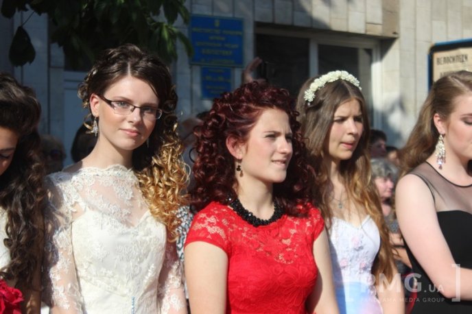 На центральній площі Мукачева проходить "Свято випускників – 2016"  – 10