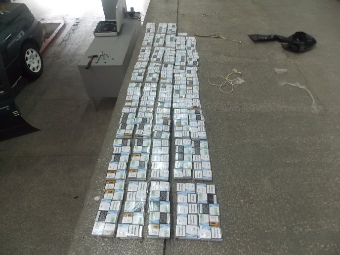 Закарпатські прикордонники виявили в автомобілі українця контрабандні сигарети – 03