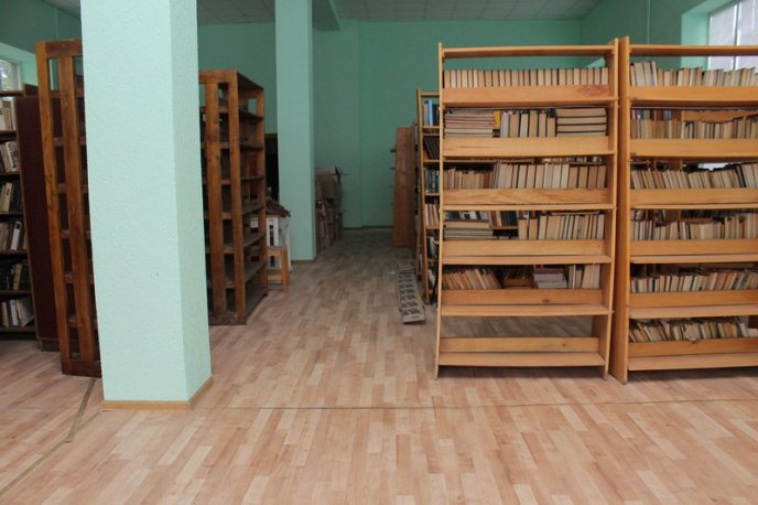 Любителі книг незабаром приходитимуть у відремонтовану бібліотеку – 06