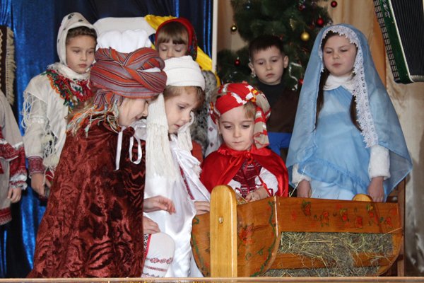 Юні колядники славили народження Ісуса Христа на фестивалі «Вифлеємська зіронька» у Дубовому – 09 Юні колядники славили народження Ісуса Христа на фестивалі «Вифлеємська зіронька» у Дубовому – 09