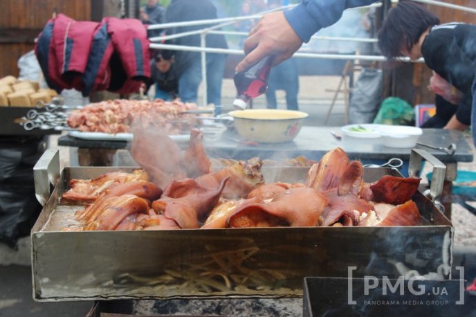 У Мукачеві розпочався фестиваль "Огинь і мнясо" – 04 У Мукачеві розпочався фестиваль "Огинь і мнясо" – 04