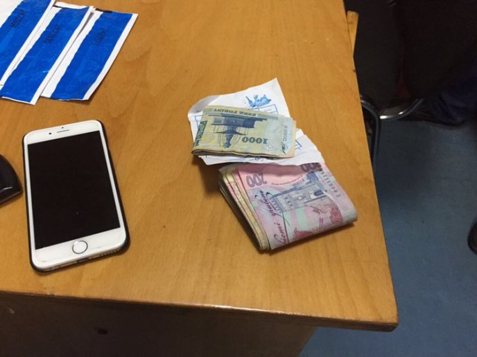 Начальника відділу митного посту "Вилок" затримали під час отримання хабара – 03