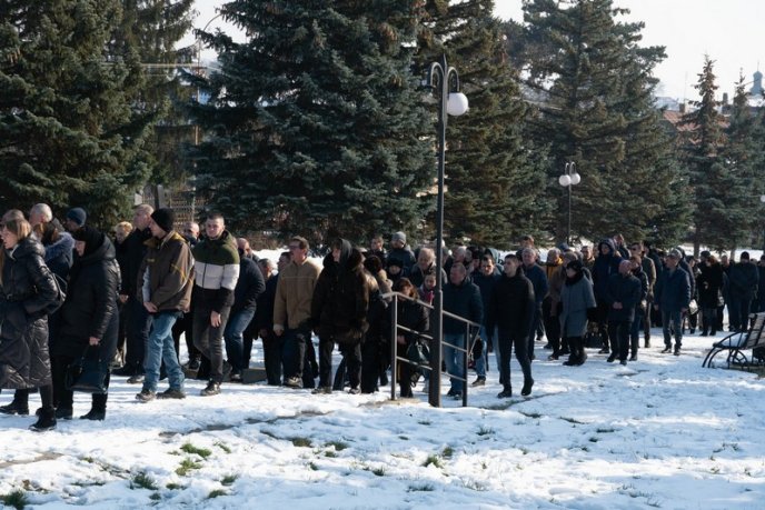 Залишилися батьки, дружина, донька: на Закарпатті поховали військового – 04