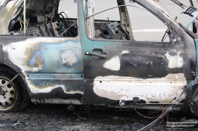 На стоянці біля ужгородського "Дастору" горів автомобіль – 02