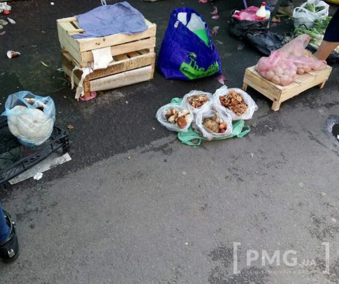 Скільки коштують гриби на "Зеленому ринку" в Мукачеві – 01