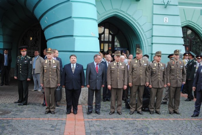 До Мукачева на переговори завітали головні військові України та Угорщини (ФОТОРЕПОРТАЖ) – 02 До Мукачева на переговори завітали головні військові України та Угорщини (ФОТОРЕПОРТАЖ) – 02