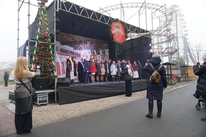 Мукачево приєдналося до Всеукраїнського різдвяного флешмобу – 07