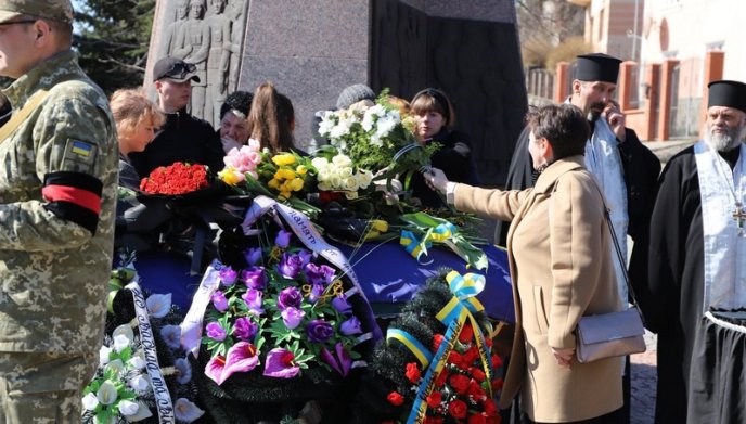 В Ужгороді поховали Героя, який загинув у перший день війни – 05