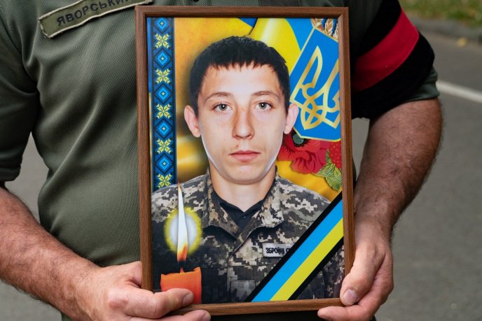 Закарпаття провело в останню путь 23-річного військового – 03