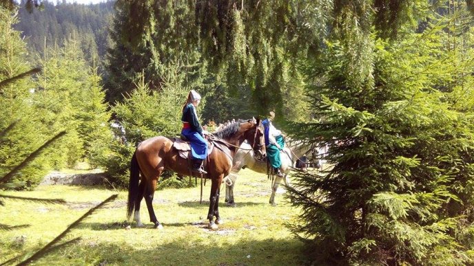 На Синевирі виступив Луганський козачий кінний театр – 12