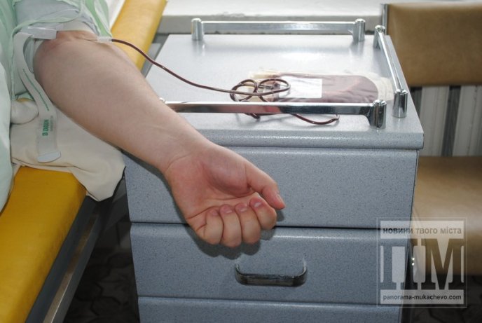 Священнослужителі УПЦ КП здали свою кров для закарпатських бійців АТО (ФОТО) – 04