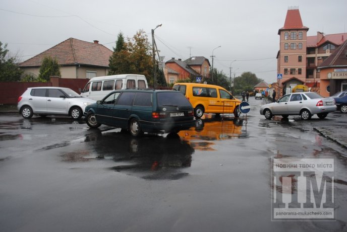 Аварійні роботи на Червоноармійській заблокували рух транспорту майже на півміста (ФОТОРЕПОРТАЖ) – 08