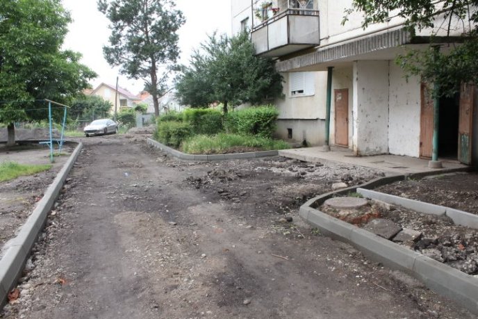 На вулиці Університетській у Мукачеві ремонтують внутрішньоквартальні проїзди – 07