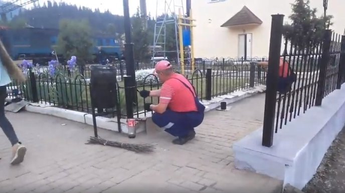 Вокзал у Воловці чепурять до приїзду Порошенка, – соцмережі – 04