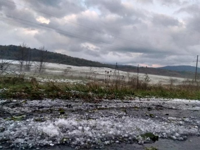 В одному з районів випав град – 03