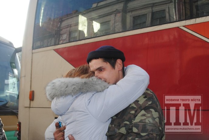 У Мукачеві з оплесками зустрічали героїв-бійців 128-ої бригади (ФОТОРЕПОРТАЖ) – 17