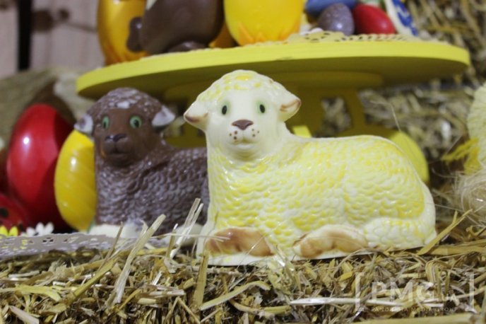 У Мукачеві відкрили виставку велетенських шоколадних писанок – 06