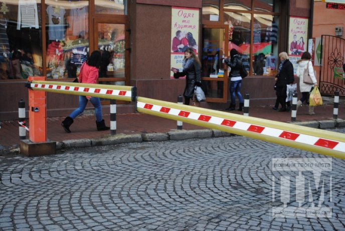 Вулиця Возз’єднання стала пішохідною: водії до “новинки” не готові (ФОТО) – 01