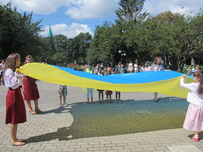 Під час благодійного концерту виноградівці підтримали закарпатських військових (ФОТО) – 07