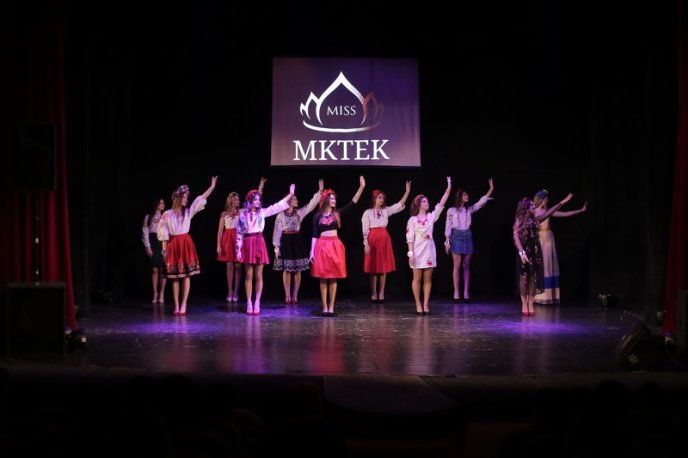 У Мукачеві визначили володарку титулу конкурсу краси "Міс МКТЕК 2018" – 01