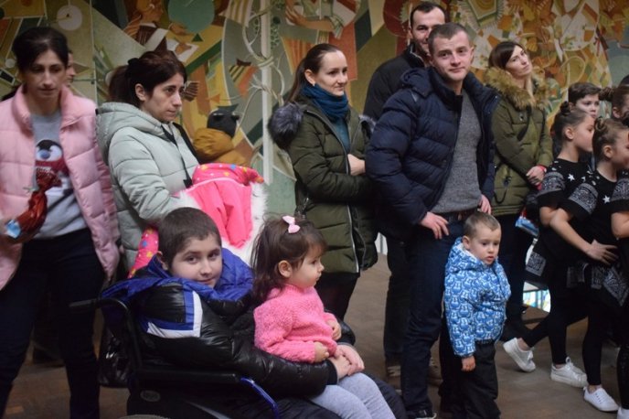 В Ужгороді влаштували святковий концерт для дітей – 01