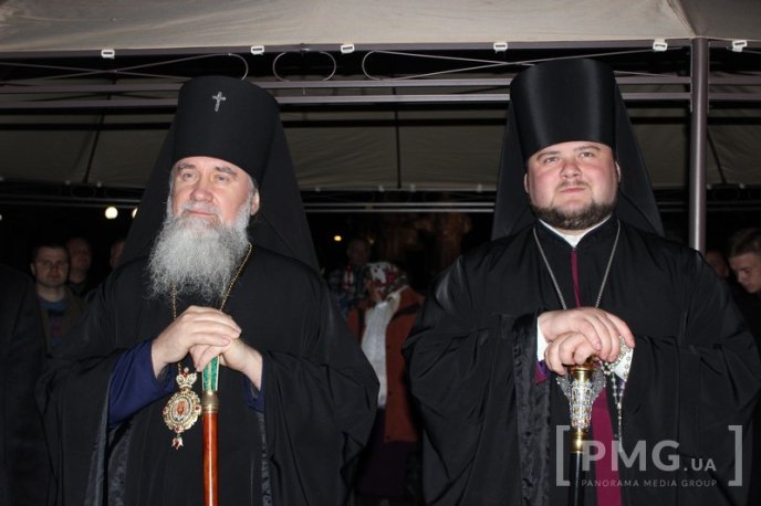 Мукачівці зустріли Благодатний Вогонь, який зійшов у Єрусалимі – 10