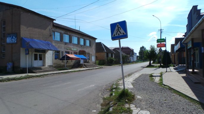 Хоча це і циганське містечко, але воно в рази краще, ніж більшість шахтарських селищ на Донбасі", – блогер про Великий Березний – 03