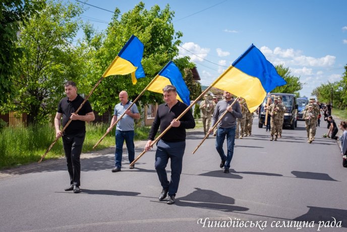 Воїну було лише 20 років: у Чинадієві поховали загиблого на війні Героя Володимира Гавріша – 06 Воїну було лише 20 років: у Чинадієві поховали загиблого на війні Героя Володимира Гавріша – 06