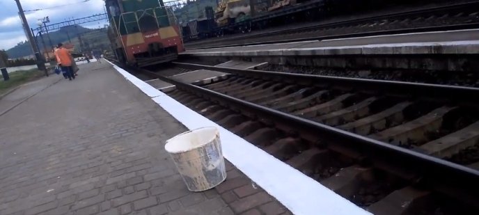 Вокзал у Воловці чепурять до приїзду Порошенка, – соцмережі – 06