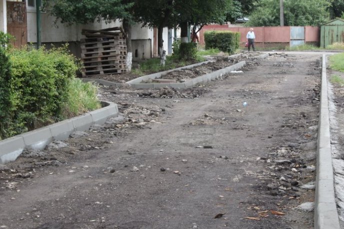 На вулиці Університетській у Мукачеві ремонтують внутрішньоквартальні проїзди – 06