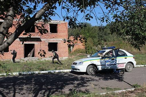 В універмазі правоохоронці затримали двох озброєних злочинців – 02