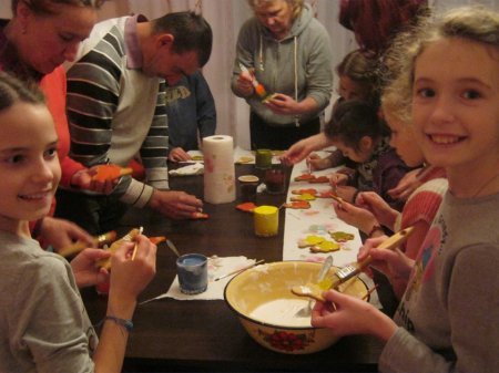 На Тячівщині віряни напекли солодких "миколайчиків" для бійців АТО – 02