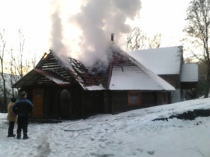 На Свалявщині горіло кафе "Любисток" – 01