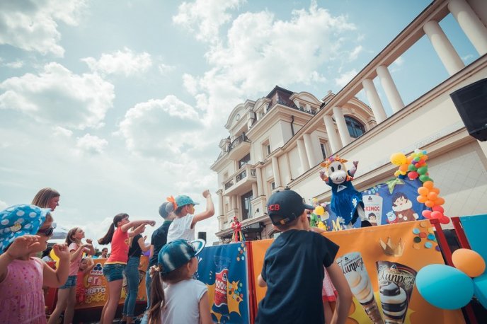 В Ужгороді дітям організували солодке свято – 13