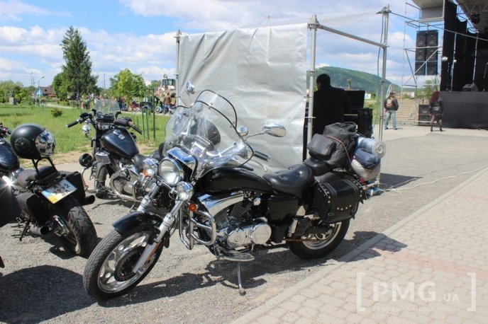 Фестиваль "Огинь і м’ясо" у Мукачеві стартував злетом байкерів – 02