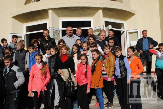 Презентація фільму "Іван Сила" у Мукачеві: повний зал, шквал оплесків та вигуки "Браво!" (ФОТО) – 09