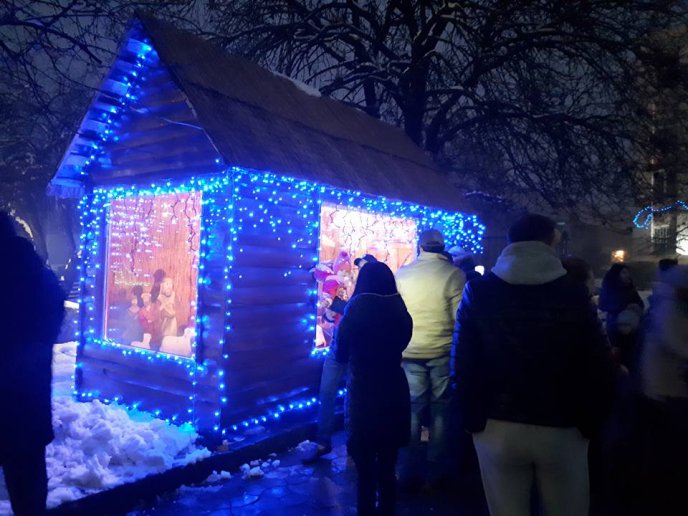 В Іршаві засяяла головна ялинка міста – 02