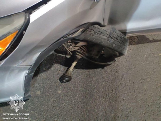 В Ужгороді сталась аварія. Винуватець втік – 04
