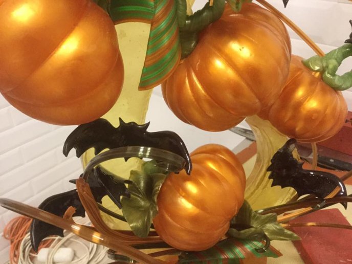 У соцмережі показали фото незвичного "привида" ужгородського ліхтарника – 03