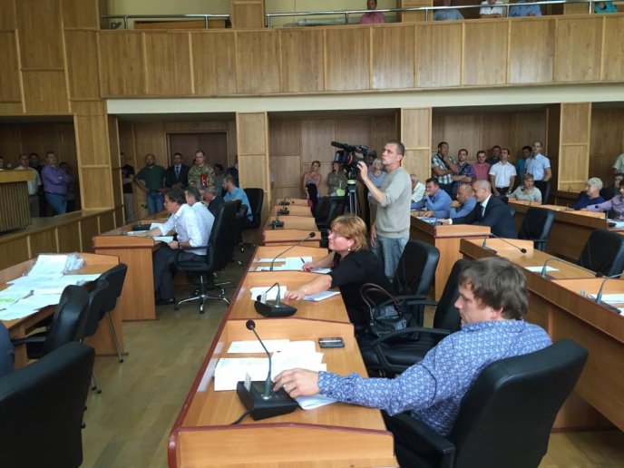 Депутата Ужгородської міськради спіймали на кнопкодавстві – 03